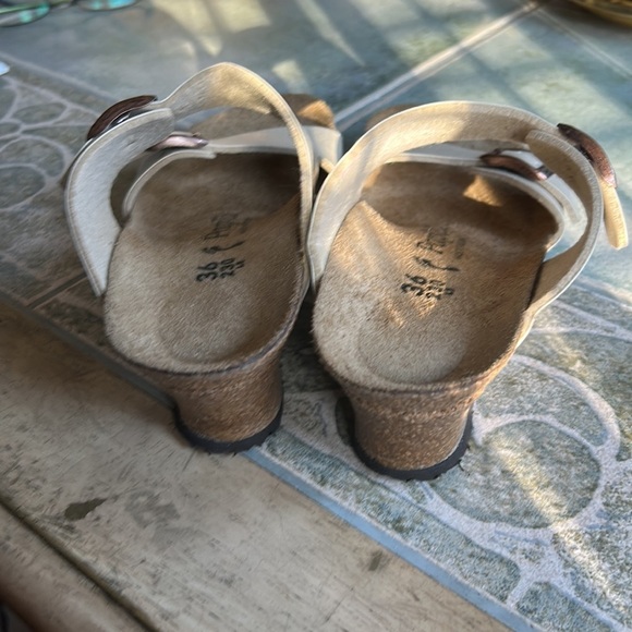 UGG Papillio beige sandal. - Picture 2 of 4